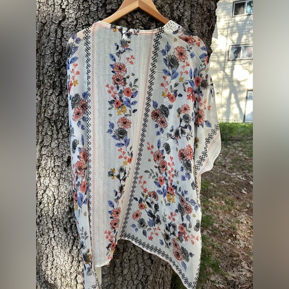 Women’s Floral Kimono - Picture 2 of 4